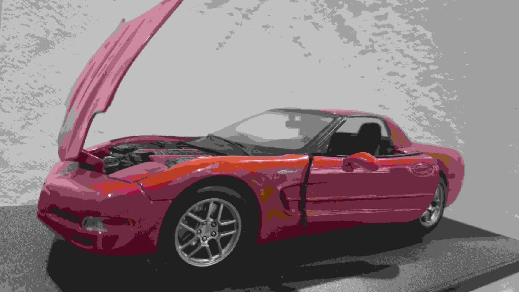 Maisto Red Chevrolet C5 Corvette Hardtop - Image 3